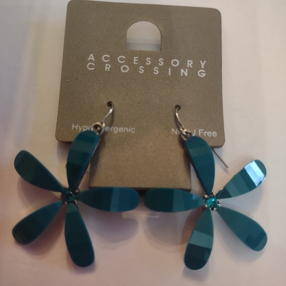 accessory Crossing Jewelry - New Accessory Crossing women's flower dangling earrings